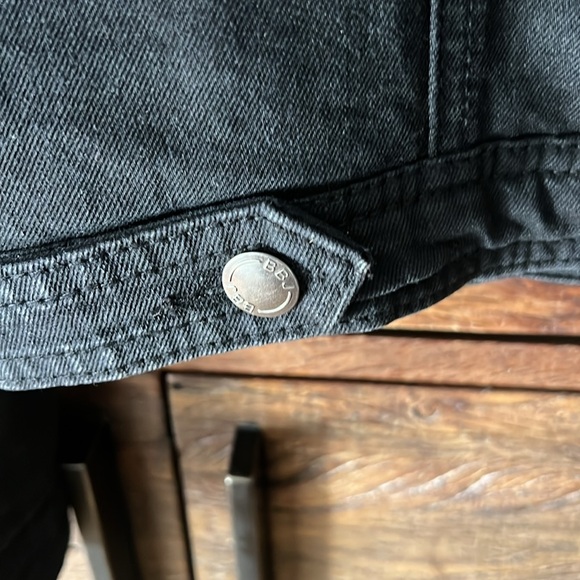 Cool black Jean jacket with leopard furry lining - Picture 6 of 7